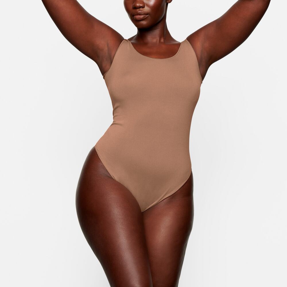 Skims Essential Scoop Neck Bodysuit Sienna Size S/M